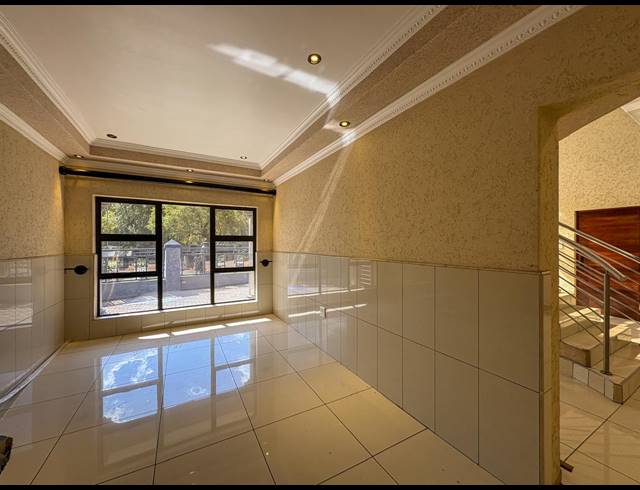 5 BEDROOM HOUSE FOR SALE IN HELDERWYK